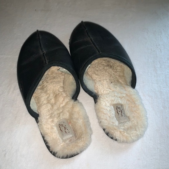 Ugg black leather real fur slippers size 111 men's - Picture 1 of 6